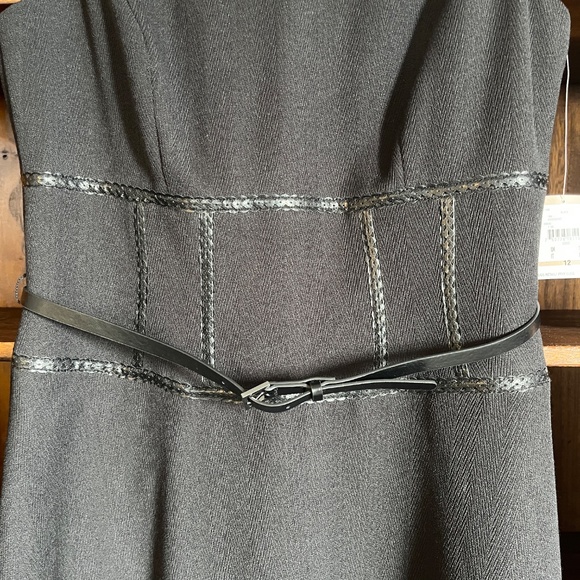 Anne Klein (12/L) black sleeveless shift dress with tailored waist & pockets. - Picture 3 of 16